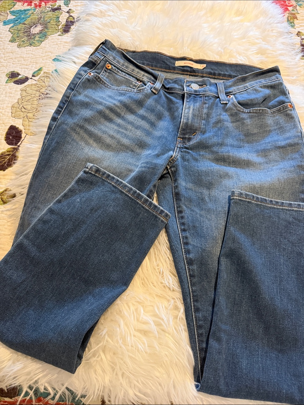 Women’s Classic Blue Jean Levi’s - Casual, Straight Fit 27, very good.